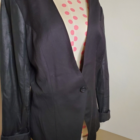 Blazer - Picture 3 of 6
